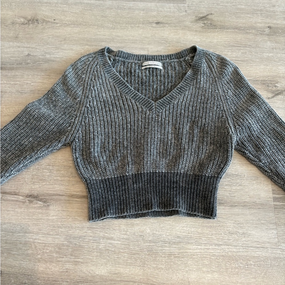 URBAN OUTFITTERS GREY SWEATER. PERFECT CONDITION